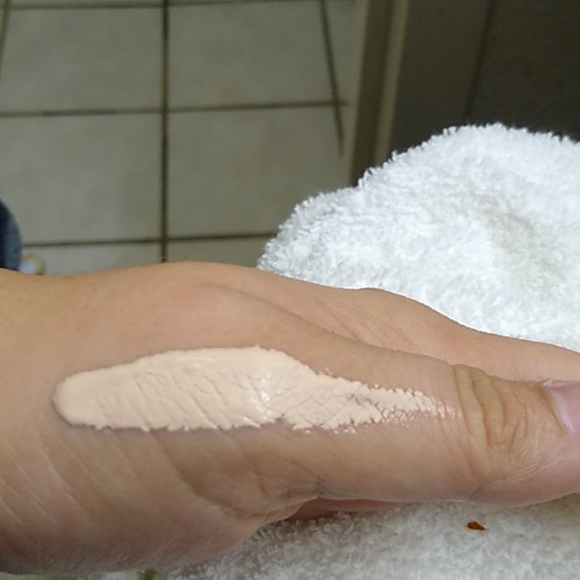 Concealer - Picture 2 of 2